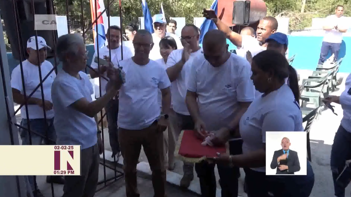 El embajador de Japón participó en la inauguración de la planta desalinizadora de agua en el poblado cubano de Cocodrilo, en la Isla de la Juventud.