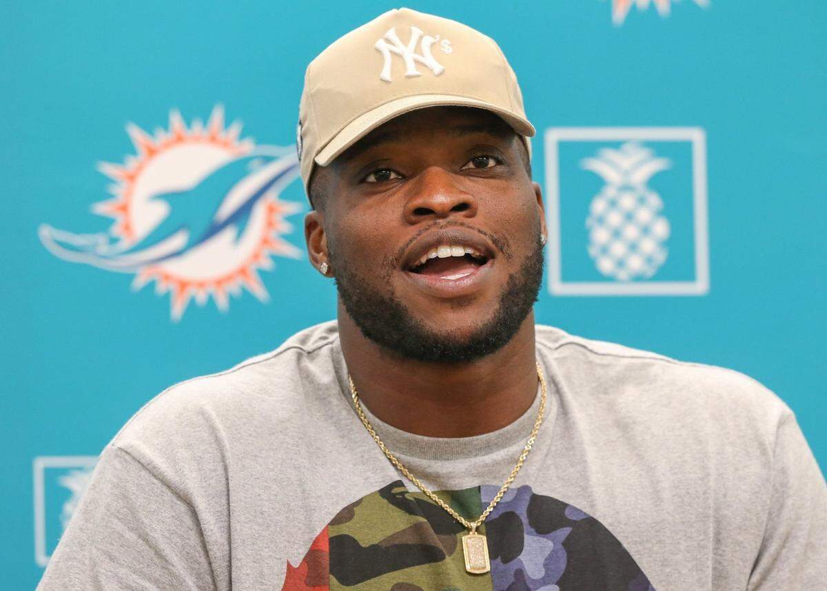 Foto de archivo. El nigeriano Emmanuel Ogbah, defensive end de los Dophins de Miami, afirmó este domingo que la defensiva de su equipo será la más agresiva de la División Este de la Conferencia Americana (AFC) en la temporada 2023.