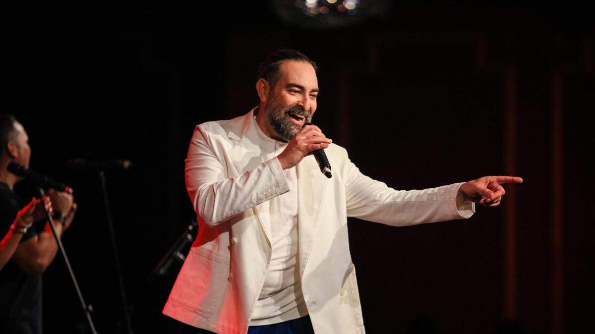 Alain Pérez se presenta junto a La Orquesta en el Global Cuba Fest 2025, la noche del sábado primero de marzo en el Miami Beach Bandshell. 