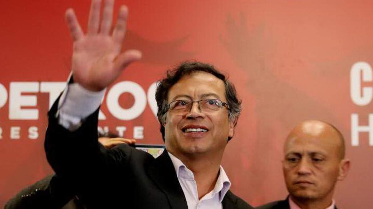 El candidato a la presidencia Gustavo Petro participa en un evento en el cual se unieron bases liberales a su campaña el martes 22 de mayo de 2018, en Bogotá (Colombia).