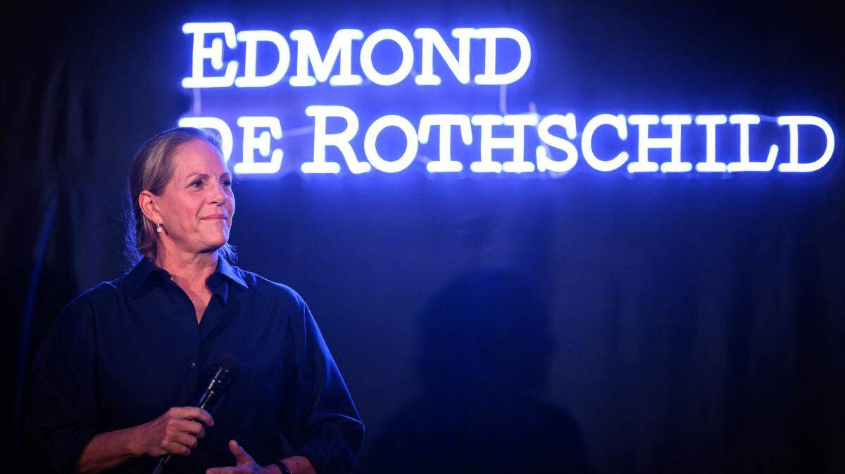 Ariane de Rothschild, directora general del grupo francés Edmond de Rothschild, observa durante una conferencia de prensa en Lorient, en el noroeste de Francia, el 3 de diciembre de 2025. (Foto de Loic VENANCE / AFP vía Getty Images)