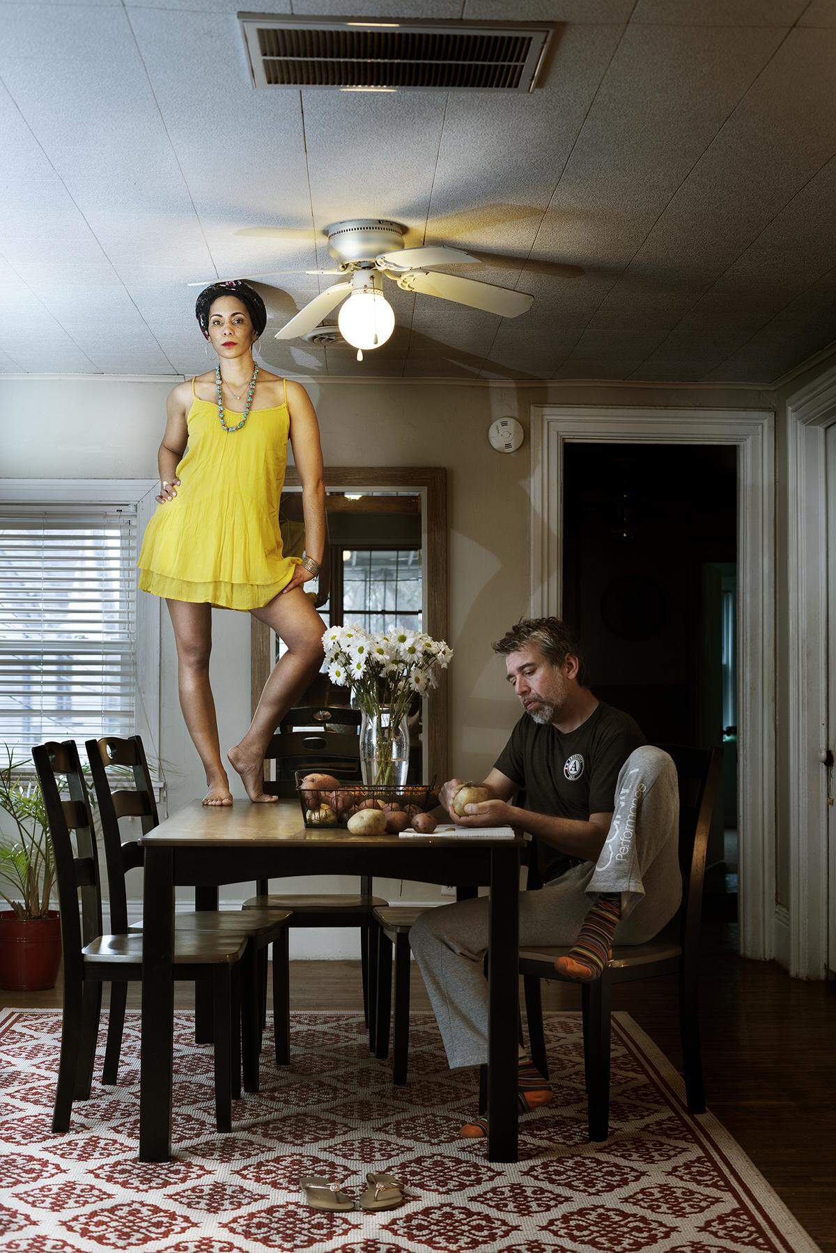 ‘DAY #8; “Domestic”, 2020 de la serie “Quarantine: 40 Days and 40 Nights”.
