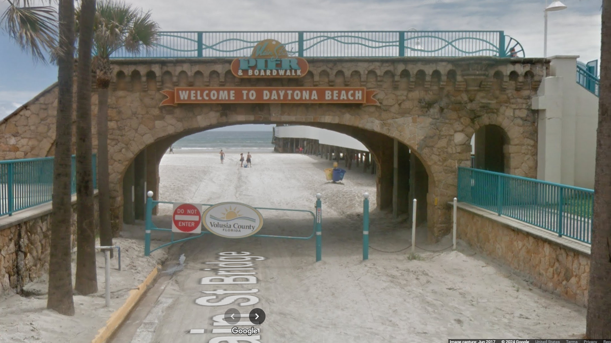 El incidente ocurrió el 8 de noviembre de 2023, cuando la madre del niño estaba visitando Daytona Beach, Florida, proveniente de Detroit, según un comunicado de la Fiscalía del Estado. Imagen de Street View de junio de 2017. © 2024 Google