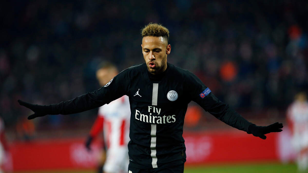 Neymar celebra un gol para el Paris Saint Germain ante el Estrella Roja de Belgrado, el 11 de diciembre de 2018.