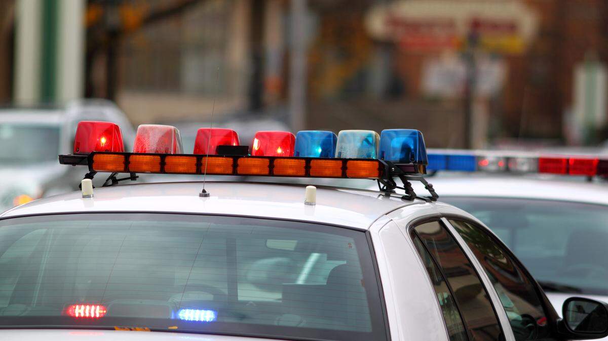 Al menos dos personas murieron y una resultó herida en un tiroteo en Hialeah, al oeste de Miami. La policía está investigando, pero no ha dado más información. 