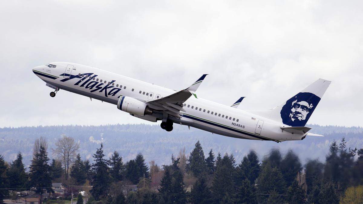 Alaska Airlines plane