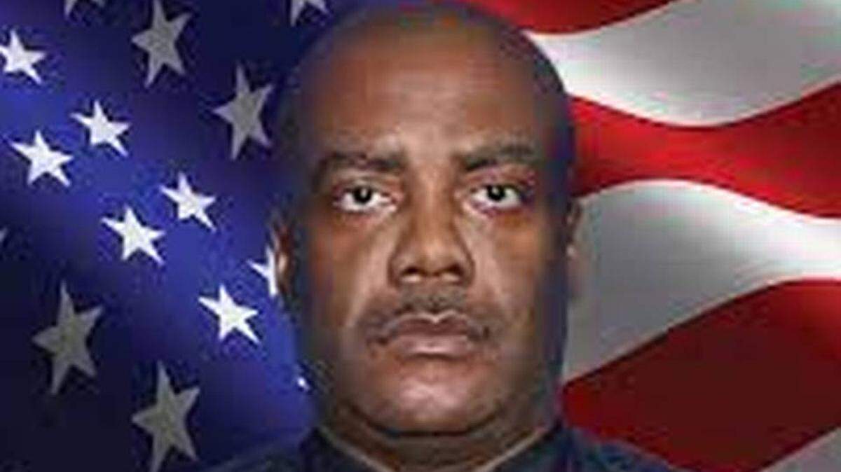 El ex director de Asuntos Internos de Miami, Brandon Lanier, escribió un memorando \a los líderes de las fuerzas del orden federales y estatales en el que pedía que se investigaran las supuestas órdenes del jefe de policía de la ciudad de despedir a un notorio oficial. Departamento de Policía de Miami