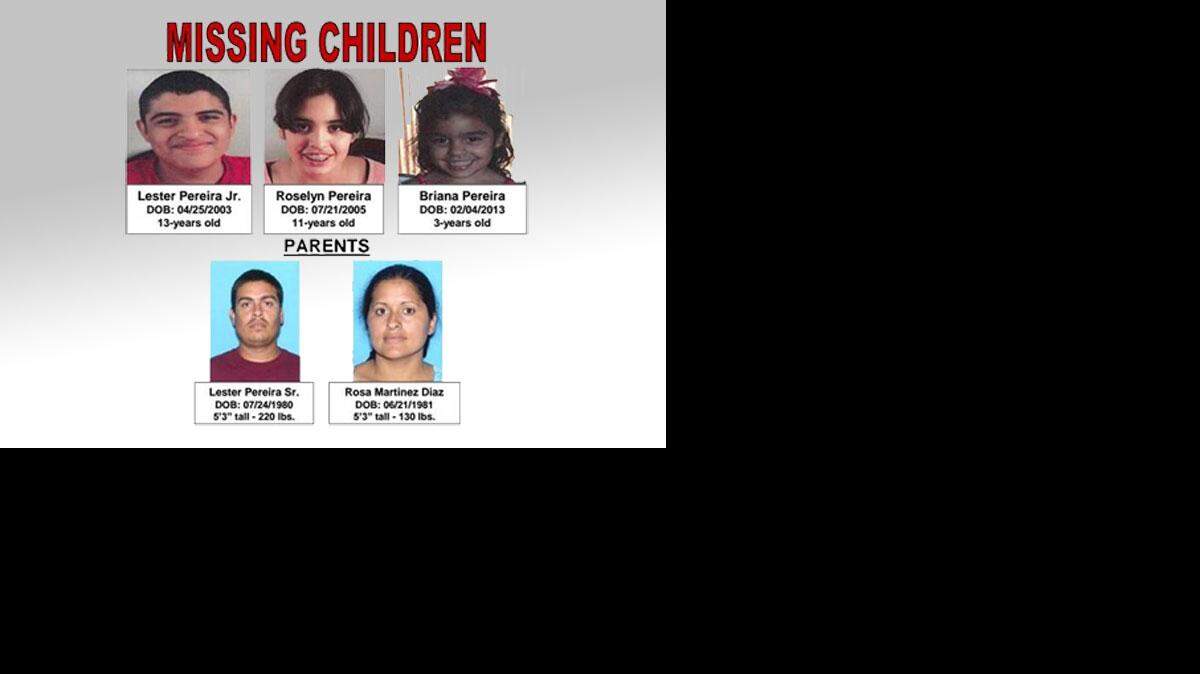 Fotografías de los tres niños menores de edad y sus padres, los cuales se desconoce su paradero. 