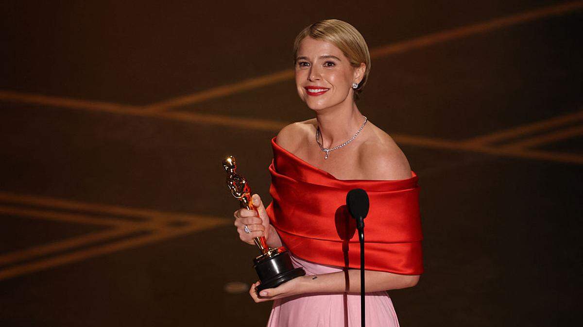  La irlandesa Jessie Buckley se alzó este domingo con el Oscar a mejor actriz por su interpretación como Agnes, la esposa de William Shakespeare, en ‘Hamnet’. 