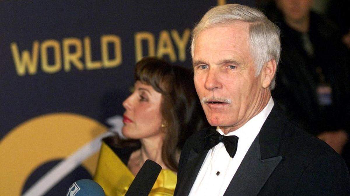 El magnate de los medios Ted Turner llega al Hofburg de Viena el 3 de noviembre de 2001 para asistir a la gala de los Premios Mundiales de los Hombres 2001.