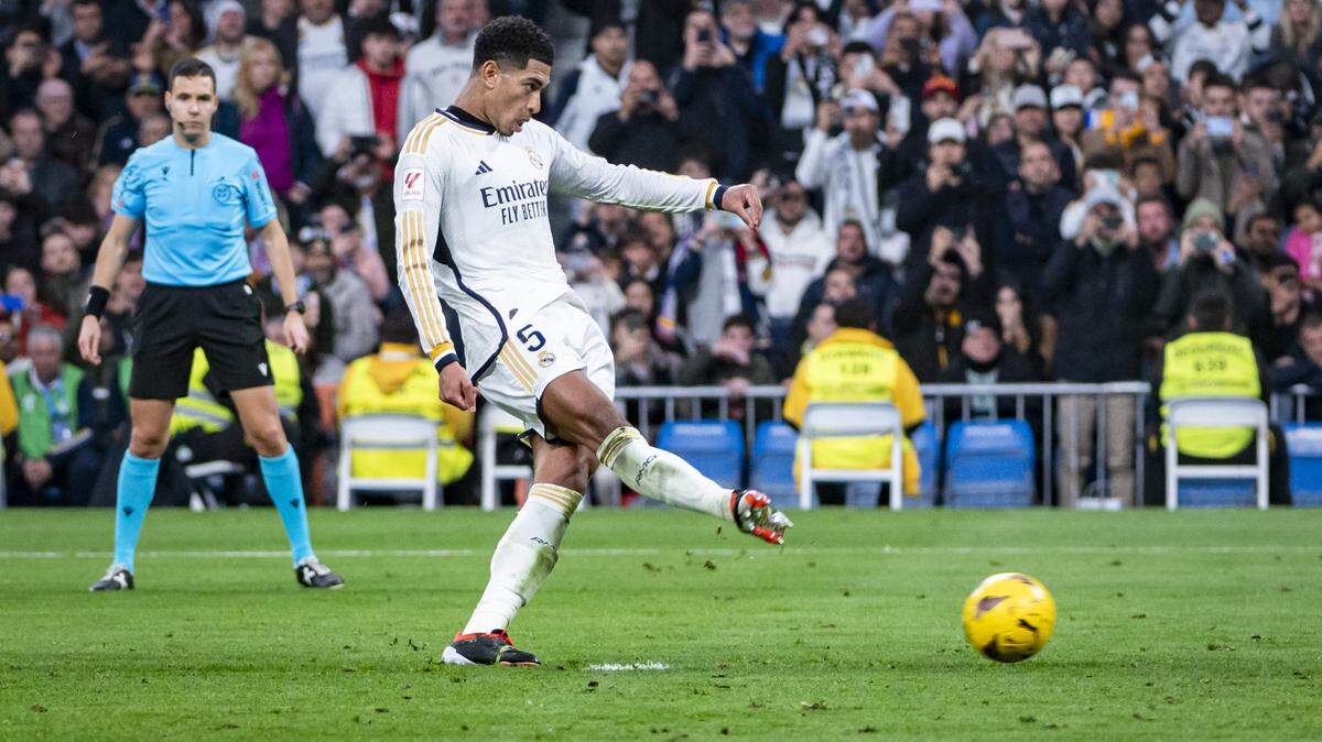 Jude Bellingham anotó un gol de penal a los 57 minutos para el Real Madrid que derrotó 3-2 al Almería, en partido de la liga española celebrado el 21 de enero de 2024 en Madrid.