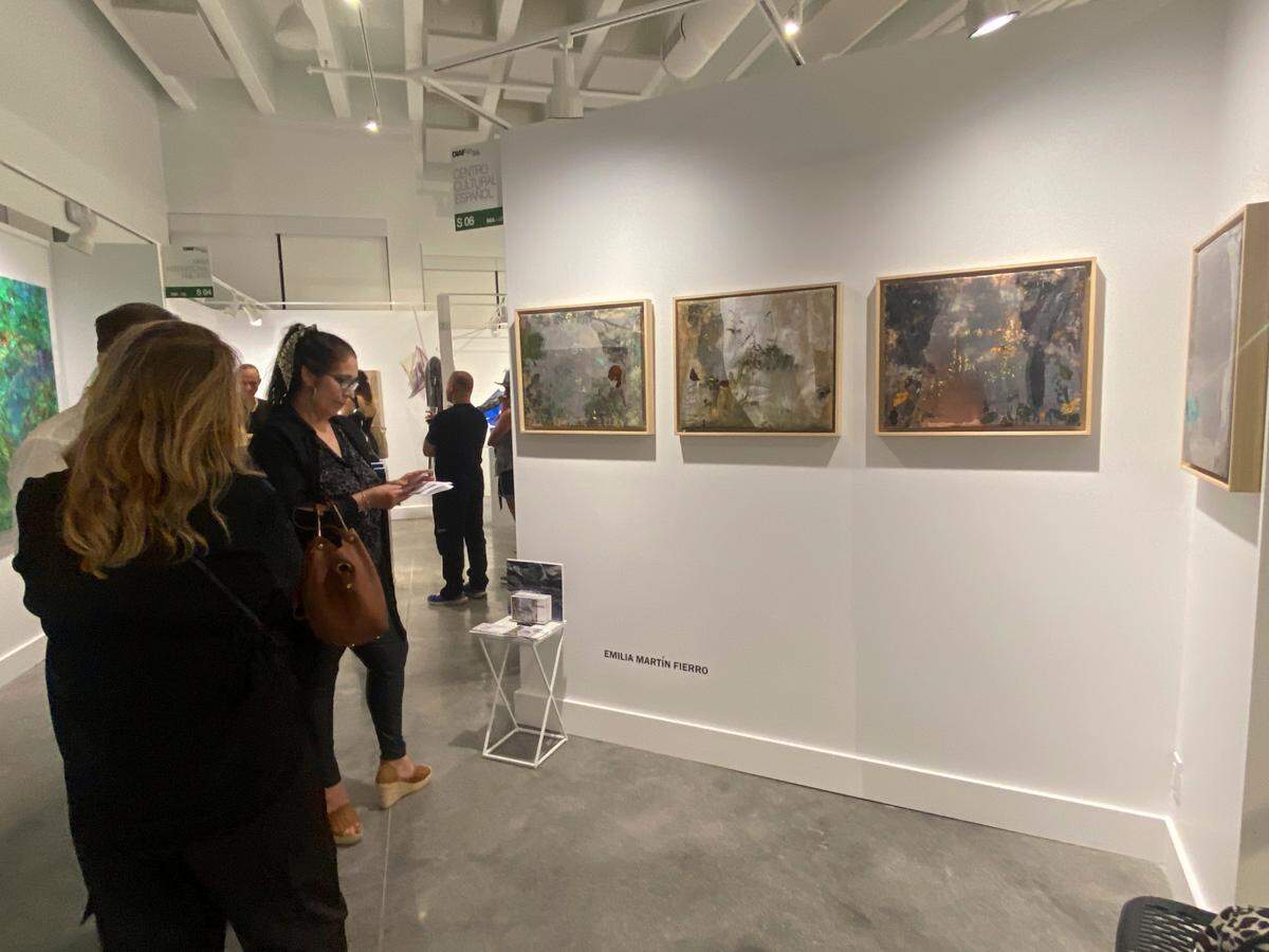 “Mapas del intersticio”, 2024, de Emilia Martín Fierro. Stand del CCE Miami. Doral International Art Fair, 2024. Miami.