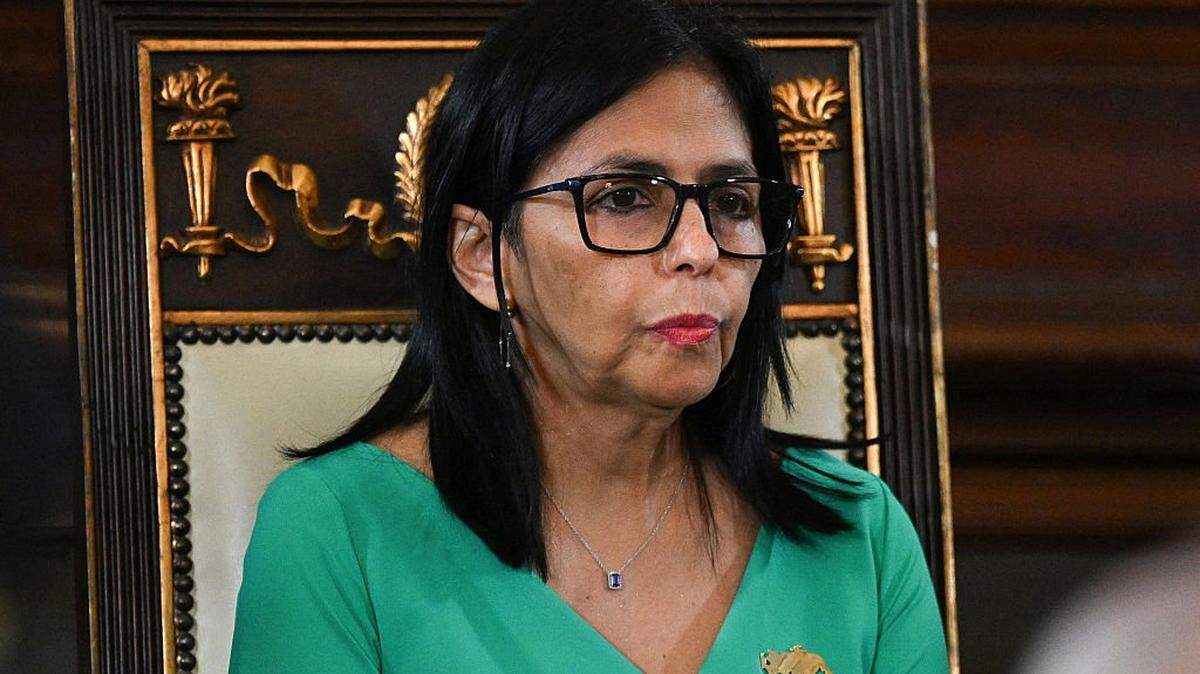 La vicepresidenta de Venezuela, Delcy Rodríguez, asiste a una sesión de la Asamblea Nacional para jurar como presidenta interina de Venezuela en Caracas el 5 de enero de 2026.