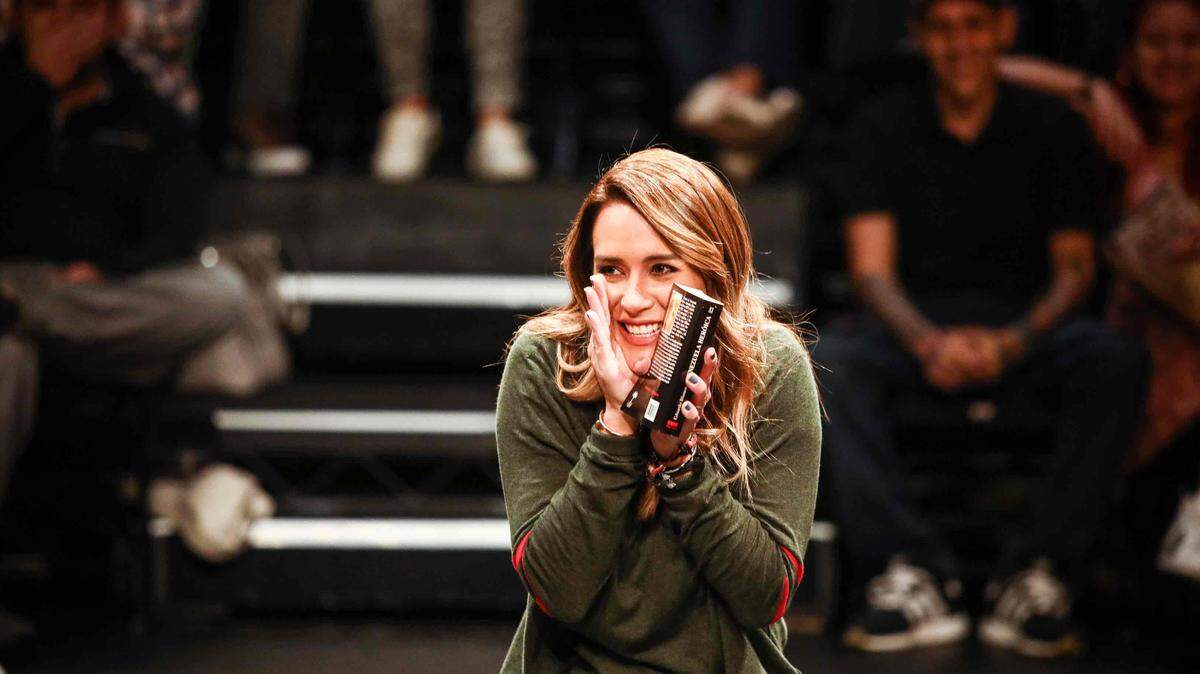 Erika de la Vega en un escena del uniopersonal “Puras cosas maravillosas”.