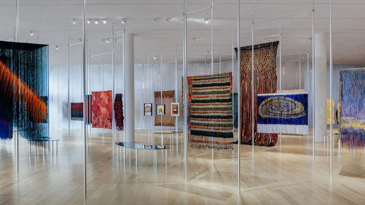 Imágenes de instalación de la exhibición Olga de Amaral en el Institute of Contemporary Art, Miami, ICA, presentado conjuntamente con la Fondation Cartier pour l’art contemporain, May 1-October 12, 2025.
