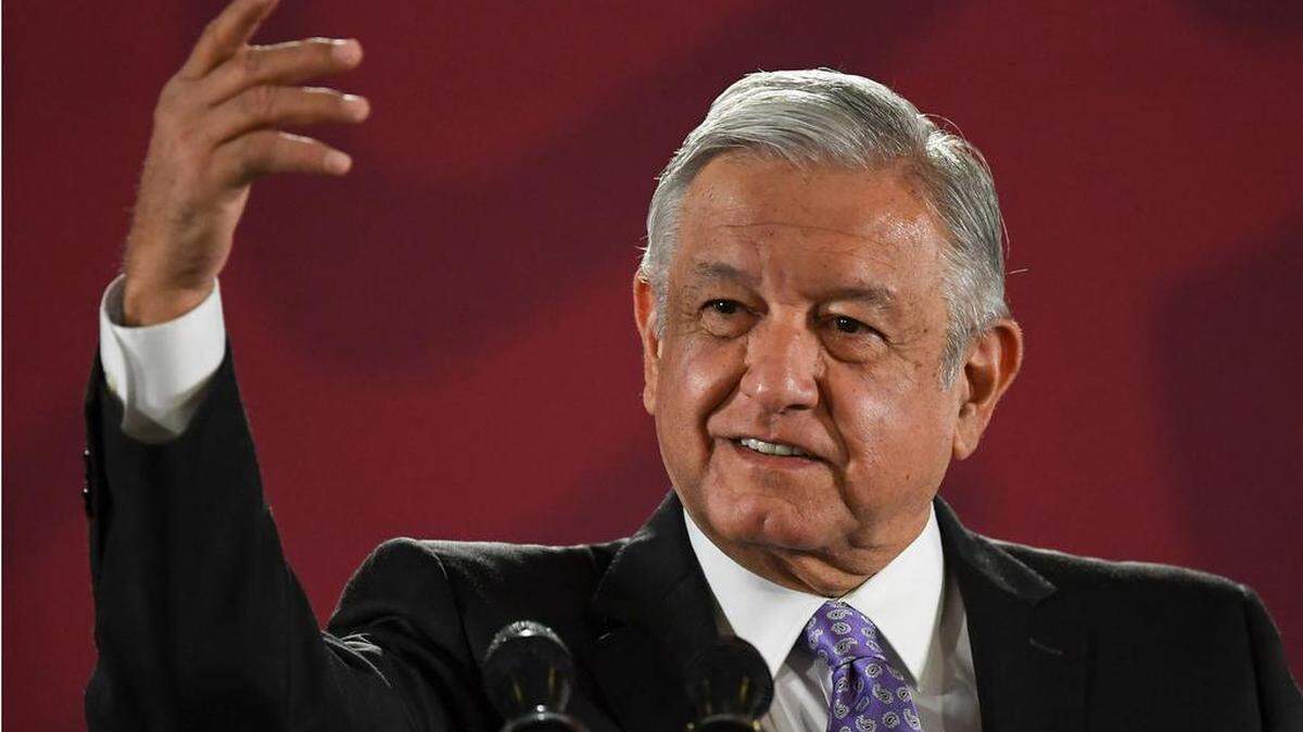 En esta imagen de archivo tomada el 13 de noviembre de 2019, el presidente de México, Andrés Manuel López Obrador, asiste a su conferencia de prensa matutina diaria en el Palacio Nacional en la Ciudad de México.