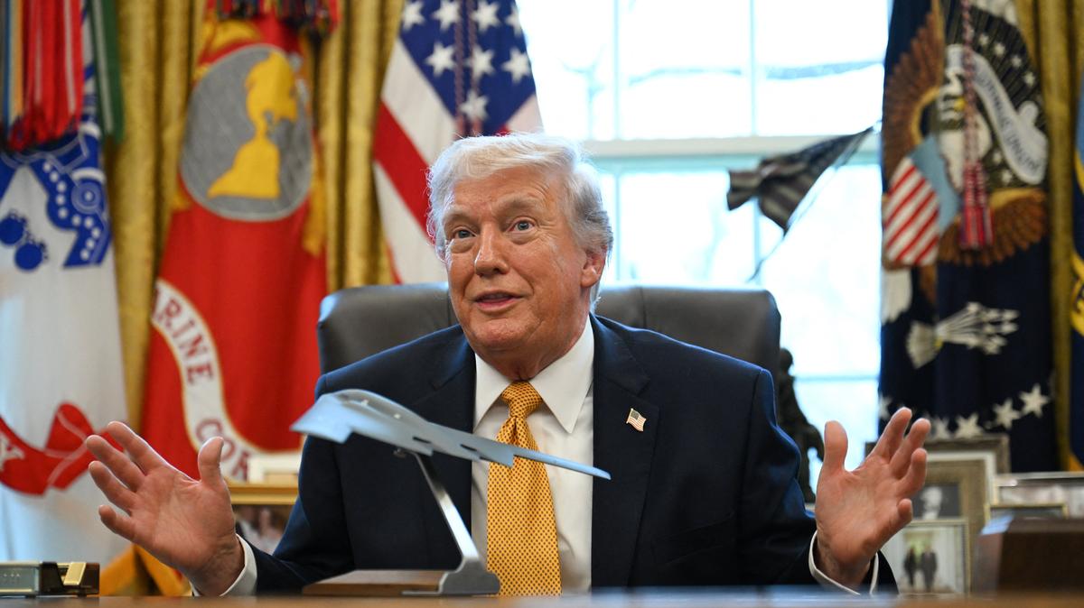 El presidente de Estados Unidos, Donald Trump, habla después de firmar una orden ejecutiva sobre fraude en el Despacho Oval de la Casa Blanca en Washington, D.C., el 16 de marzo de 2026.