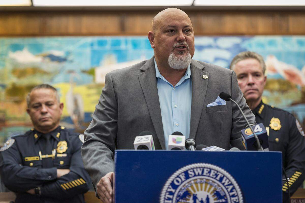 Sweetwater Mayor Orlando Lopez speaks during a press conference at Sweetwater City Hall in June 2017.
