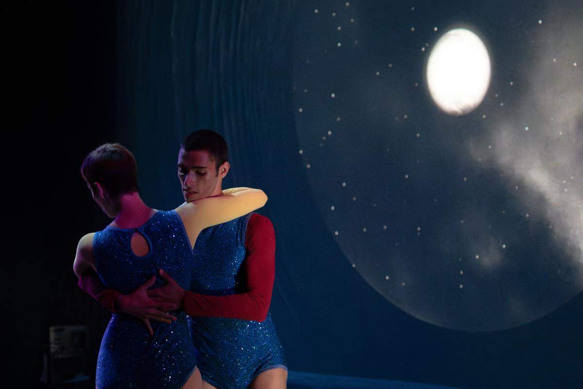 Amy Trieger e Isaiah González en “GULF”, coreografía de Brigid Baker.