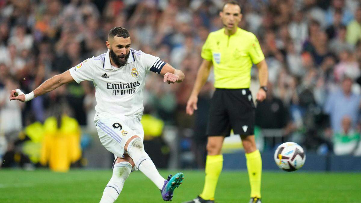 Karim Benzema desperdició un penal y el Real Madrid vio esfumarse su paso perfecto en la temporada al empatar el domingo 1-1 contra un Osasuna con 10 hombres en La Liga española.