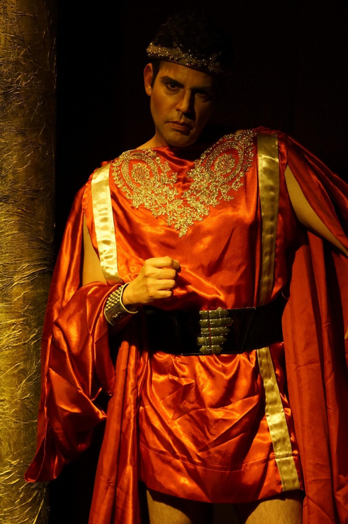 Rei Prado como el controversial emperador.