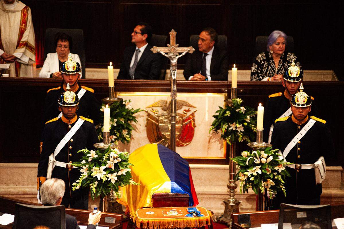 &nbsp;Un día después de que los restos del pintor y escultor Fernando Botero aterrizaran en Colombia, se instaló la capilla ardiente que permanecerá tres días en el Capitolio Nacional, dentro del Congreso de la República en Bogotá.