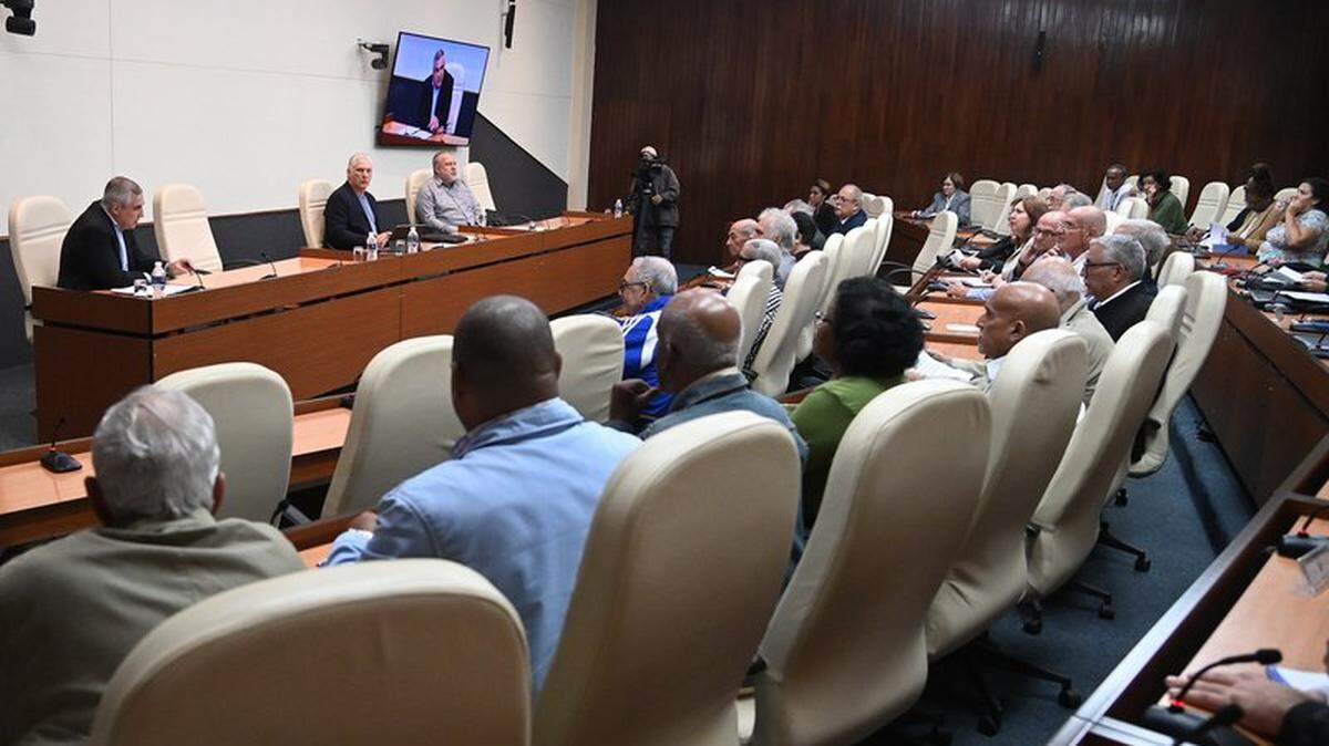 En una reunión con el gobernante Miguel Díaz-Canel en La Habana, científicos cubanos propusieron el uso de las corrientes marinas para producir energía eléctrica.