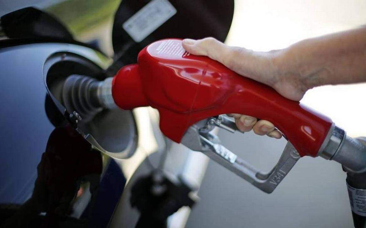 Los precios de la gasolina en la Florida suben durante la semana previa al Memorial Day.