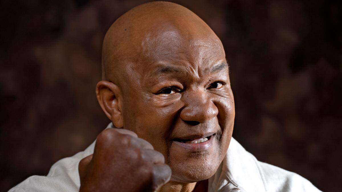 El ex campeón mundial de boxeo de los pesos pesados, el estadounidense George Foreman, quien perdió una histórica y emblemática pelea contra Muhammad Ali en 1974 antes de recuperar el título dos décadas después, falleció este viernes a los 76 años. 