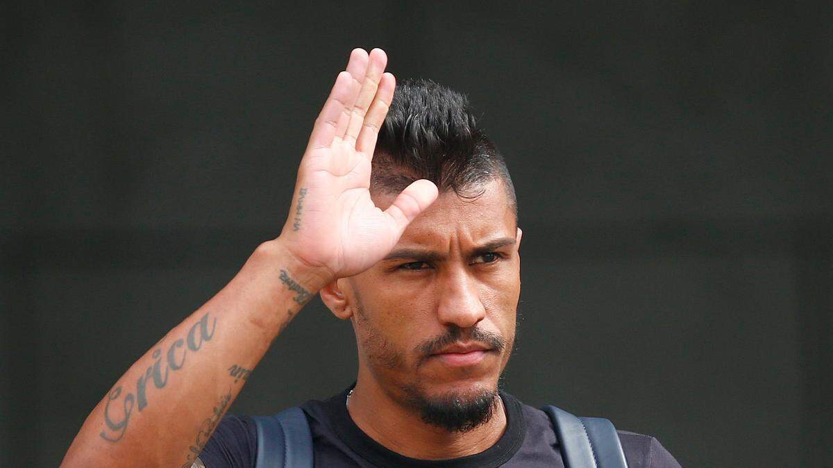 Paulinho se despide de los aficionados el 7 de julio de 2018 en Kazan, Rusia.