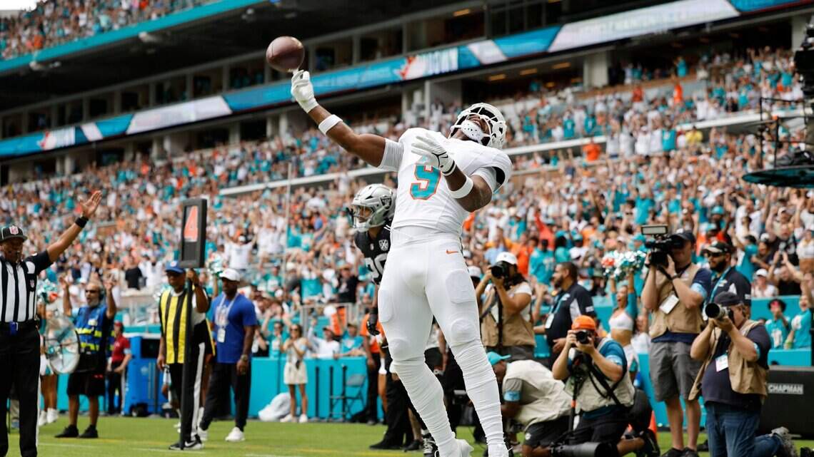 Los Dolphins y Jonnu Smith, una historia de amor correspondido pero separados por el dinero