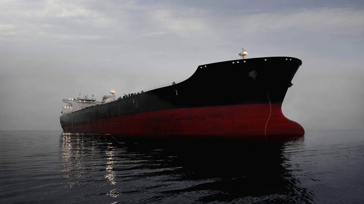 Atacantes se apoderaron el domingo de un petrolero vinculado a Israel frente a la costa de Adén, en Yemen, dijeron las autoridades. Ningún grupo se responsabilizó de inmediato. Foto de archivo de un barco petrolero frente a los costa de Los Ángeles.