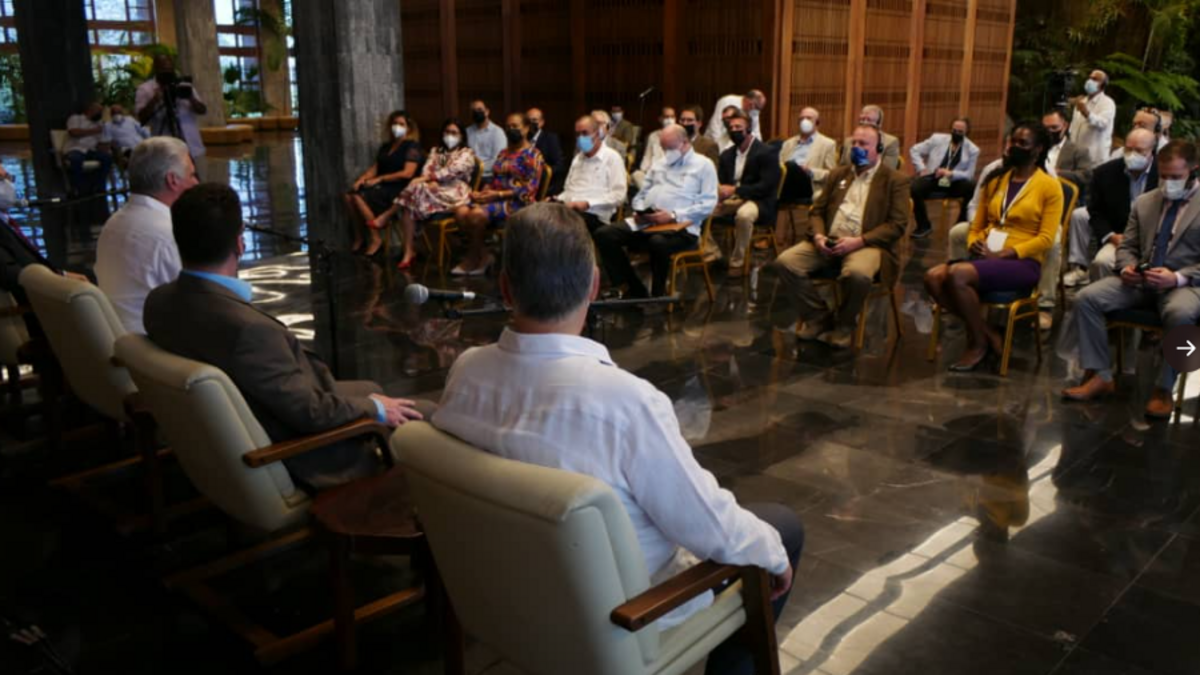 Una delegación de representantes del sector agrícola de Estados Unidos cerró este jueves una visita a La Habana con esperanzas de poder vender más de sus productos a Cuba en el futuro, si se eliminan las limitaciones del embargo que aplica Washington a la isla.