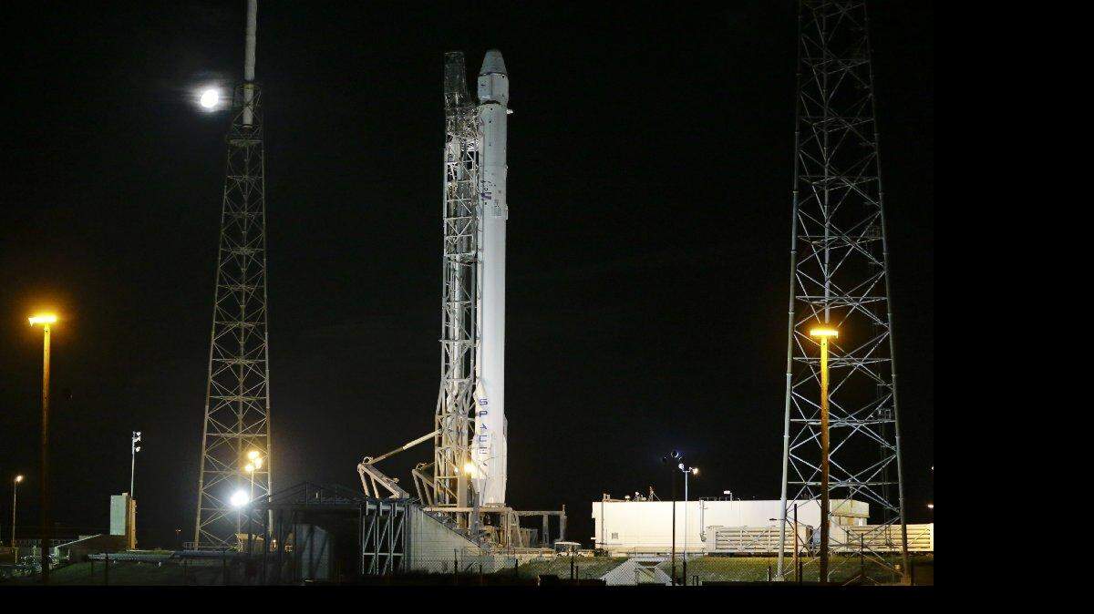 El cohete Falcon 9 de SpaceX en Cabo Cañaveral, Florida, el domingo 28 de junio antes del lanzamiento espacial.