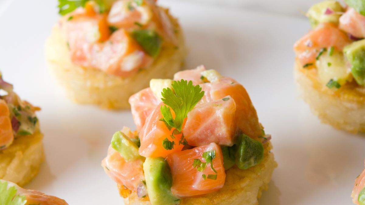 Montadito de Tartar de salmón.