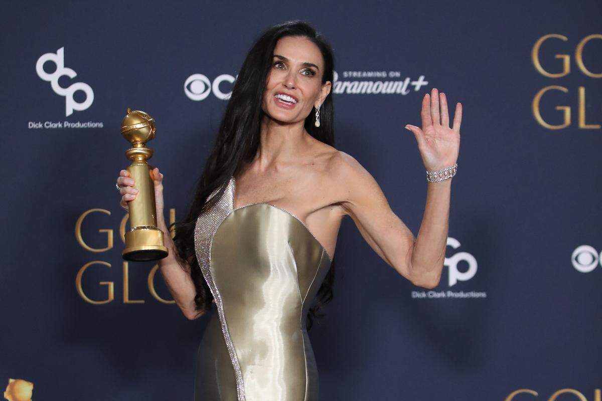 Demi Moore ganó el Globo de Oro a la mejor actriz en una película musical o comedia con “La sustancia”, en la ceremonia celebrada el 5 de enero de 2025 en el hotel Beverly Hilton en Los Angeles, California.