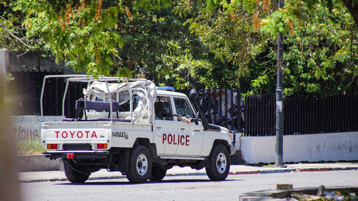 Foto de archivo. Pandilleros atacaron una comisaría de policía en las afueras de la capital de Haití el sábado, mientras en el gobierno un consejo de transición lucha por restablecer el orden en la nación caribeña asolada por la violencia.