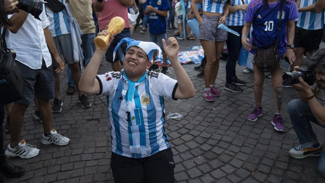 Buenos Aires calienta la previa de la final con un “banderazo” albiceleste