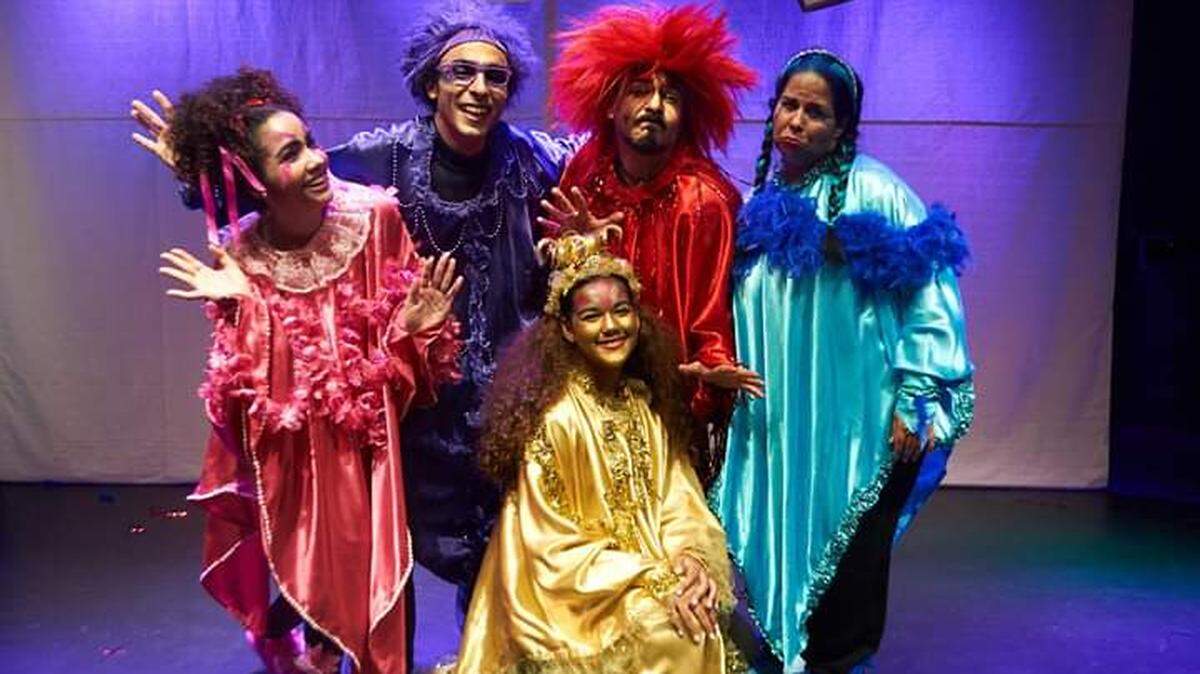 Elenco de ‘Desde adentro’ está conformado por (desde la izq.) Wendy Regalado, Roberto Garrido, Héctor Alejandro González, Simone Balmaseda y África Balmaseda.