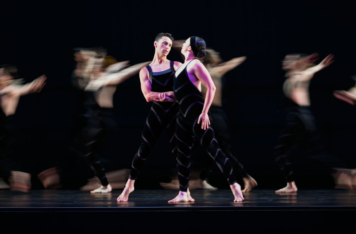 John Harnage y Christina Lynch Markham en “Promethean Fire”, coreografía de Paul Taylor. 