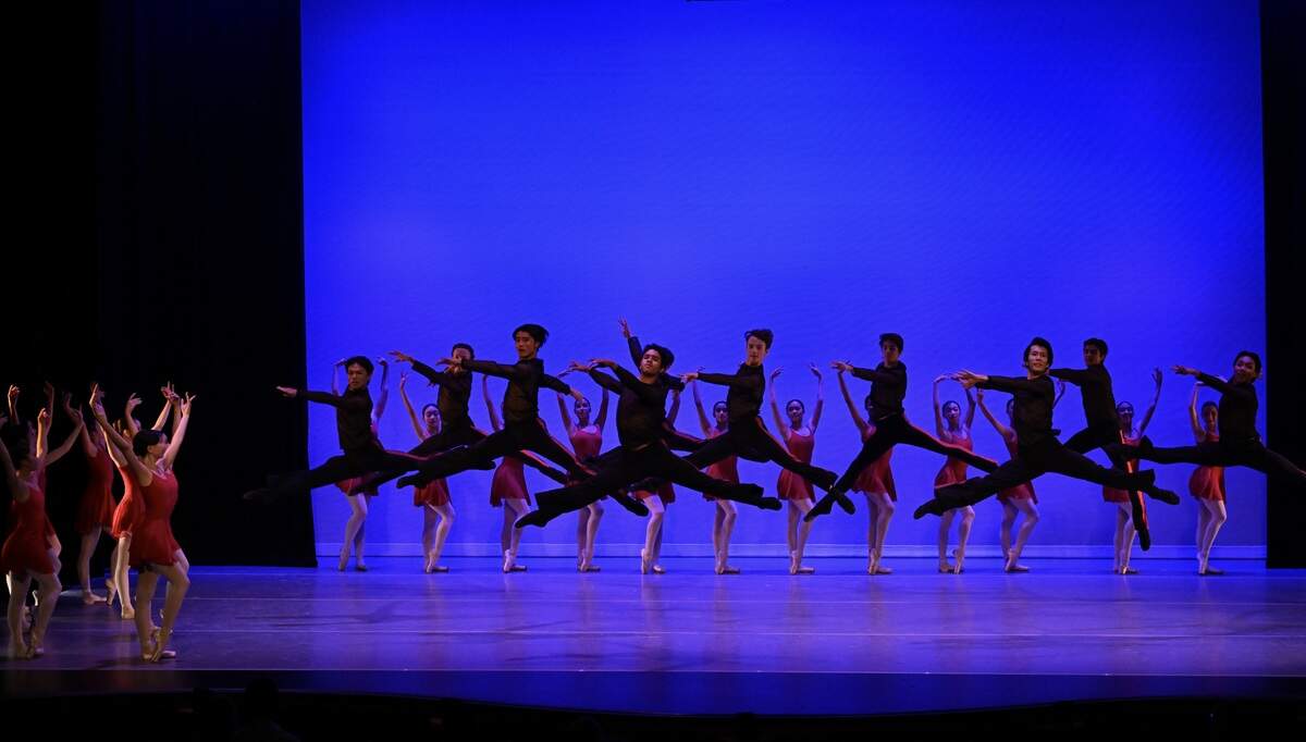 Los bailarines de Arts Ballet Theatre of Florida (ABTF) en “Danzón”, coreografía de Yanis Pikieris