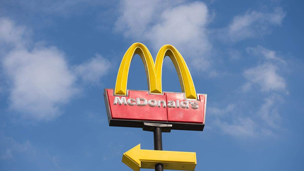 A Florida man accused of shooting inside a vehicle at McDonald’s has been arrested after barricading himself inside a home, according to Lakeland police