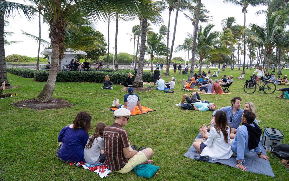 Cortadito se presenta como parte de la serie musical semanal Ocean Drive Promenade.