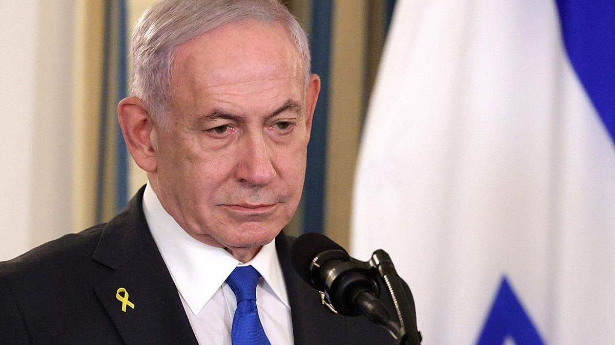 WASHINGTON, DC - SEPTEMBER 29: Israeli Prime Minister Benjamin Netanyahu delivers remarks during a joint news conference with U.S. President Donald Trump in the State Dining Room at the White House on September 29, 2025 in Washington, DC. President Trump welcomed Netanyahu for his fourth visit to the White House, where the two leaders met to discuss the latest U.S. backed plans to end the war in Gaza and secure the release of the remaining hostages held by Hamas.  (Photo by Alex Wong/Getty Images)