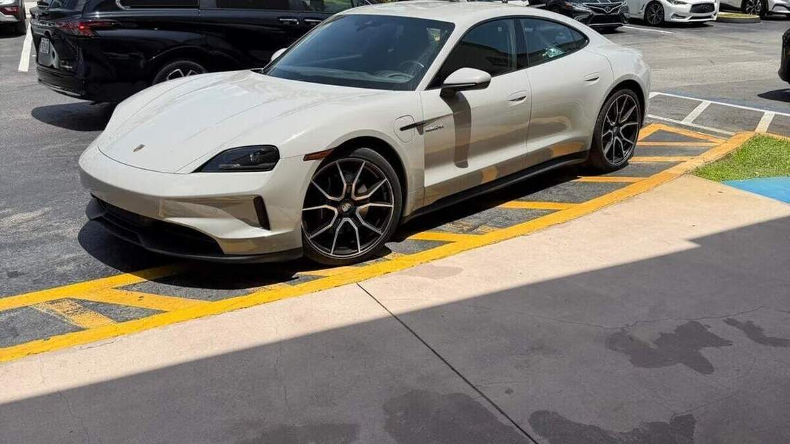 Fiscal estatal de Miami 'lamenta' que su prometido estacionara su Porsche en zona reservada para emergencias