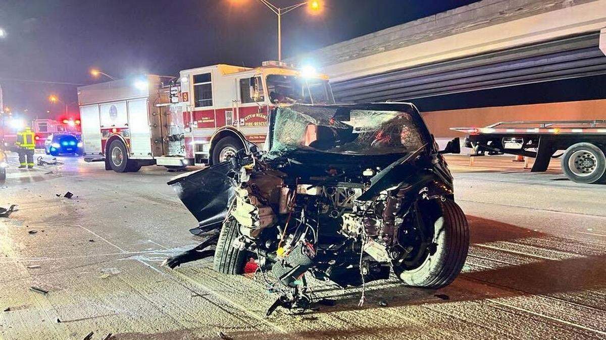 Un accidente que dejó un muerto y varios heridos provocó el cierre de los carriles hacia el sur de la I-95 en Miami al sur de Northwest 62nd Street. FHP/Rescate de Bomberos de Miami