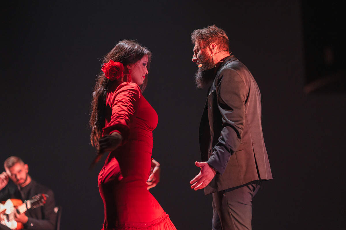 La bailaora Paula Rodríguez y el cantaor José del Calli, artistas premiados en el prestigioso Festival Internacional de Flamenco del Cante de las Minas en La Unión (Murcia, España) se presentan por primera vez en Miami con “El latir del mantón”.