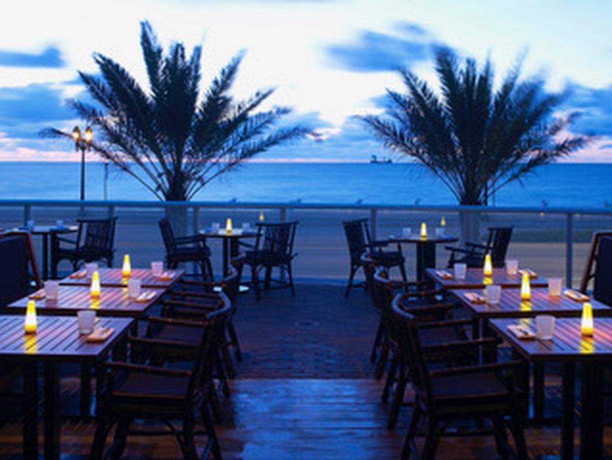  Justo a lo largo de North Fort Lauderdale Beach Boulevard se encuentra el favorito de FTL,&nbsp;Steak 954.