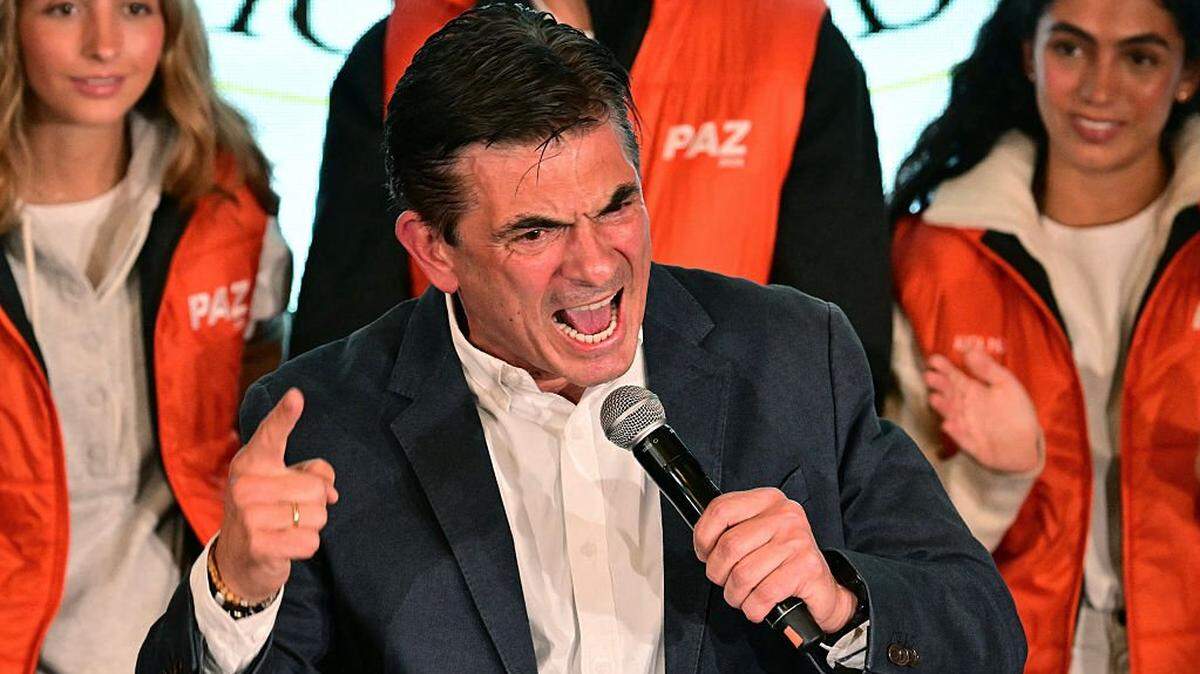 TOPSHOT - Bolivia's presidential candidate for the Christian Democratic Party (PDC), Rodrigo Paz, delivers a speech as he celebrates with supporters following the results of the run-off presidential election in La Paz, on October 19, 2025. Bolivians on Sunday elected pro-business center-right senator Paz as their new president, ending two decades of socialist rule that have left the South American nation deep in economic crisis. (Photo by Martin BERNETTI / AFP) (Photo by MARTIN BERNETTI/AFP via Getty Images)