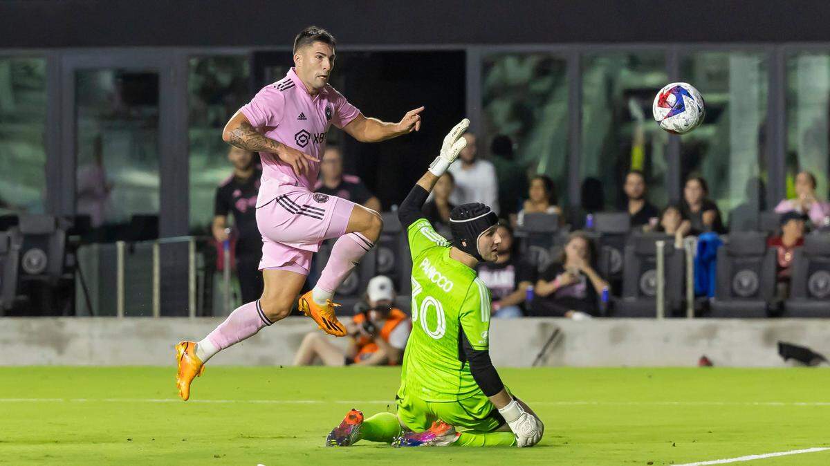 El jugador del Inter Miami Franco Negri anotó el primer gol de su equipo ante Nashville, en el partido de octavos de final de la Copa Lamar Hunt, celebrado el 23 de mayo de 2023 en el DRV PNK Stadium, en Fort Lauderdale, Florida.